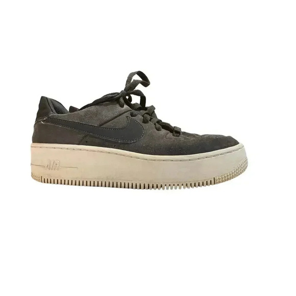 Nike Black and Cream Athletic Shoes - Picture 1 of 6